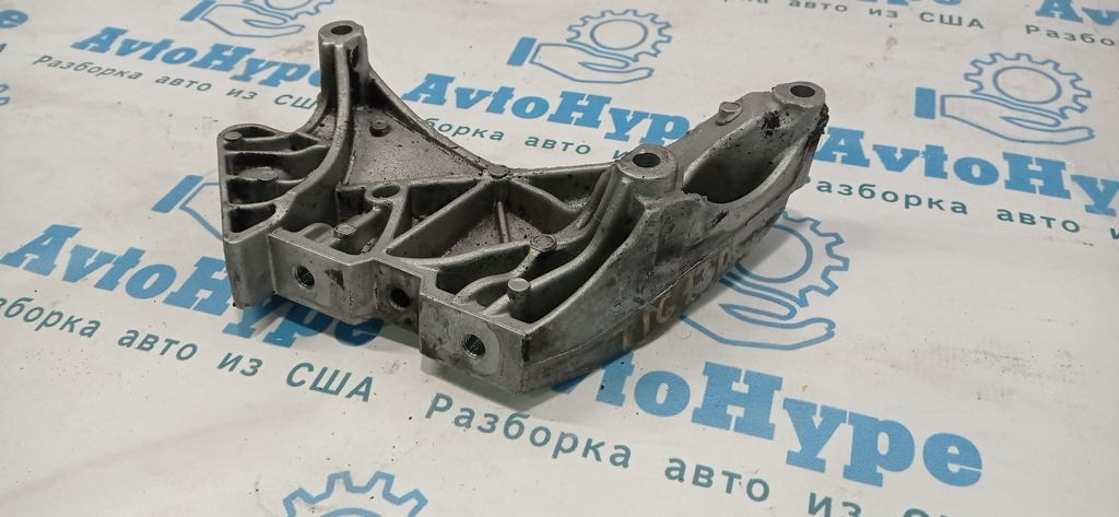Кронштейн опоры двигателя правый VW Tiguan 09-17