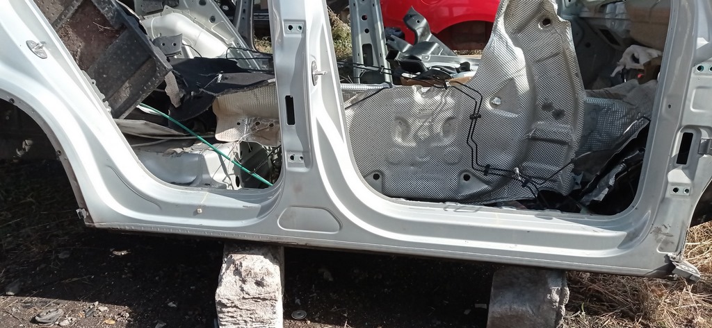 Стойка кузовная центральная правая VW Tiguan 09-17