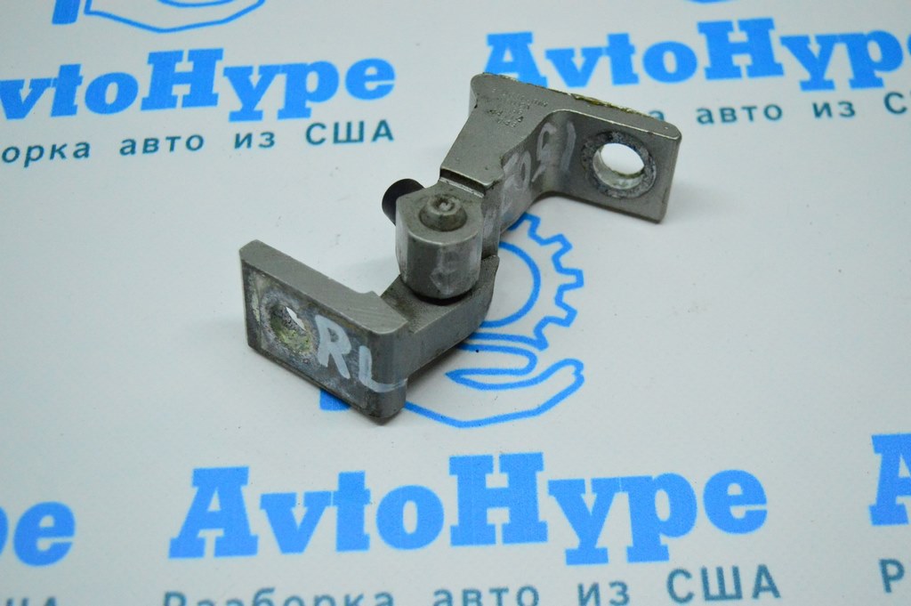 Петля двери нижняя зад лев VW Jetta 11-18 USA