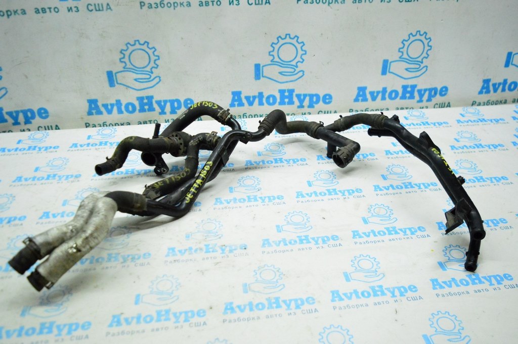 Патрубок охлаждения второй пластиковый VW Jetta 11-18 USA 1.8T(03)