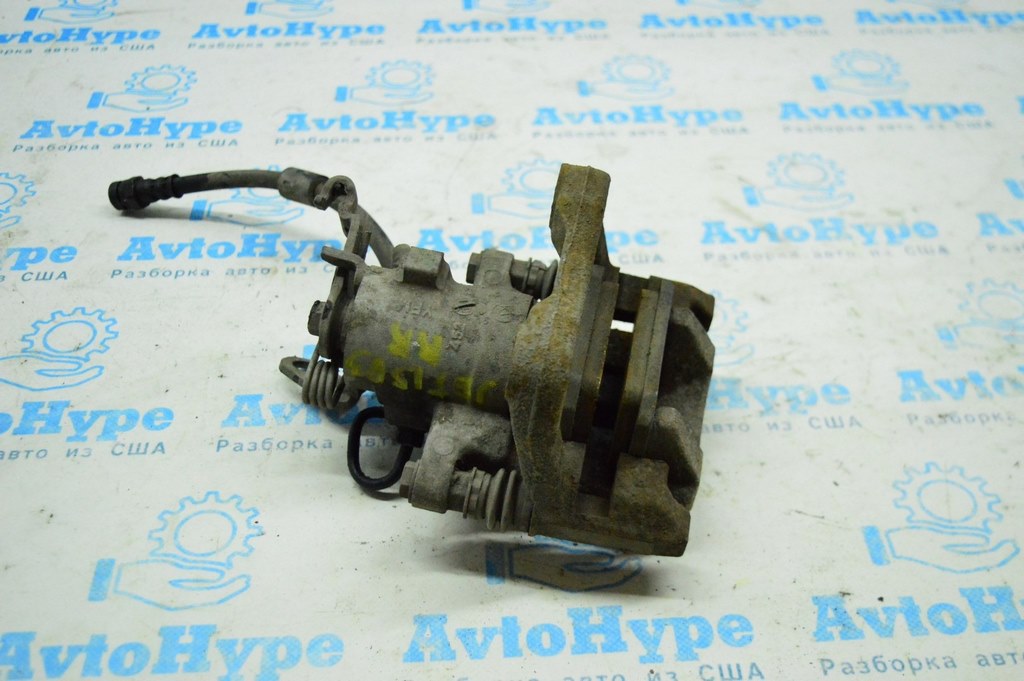 Суппорт зад прав VW Jetta 11-18 USA