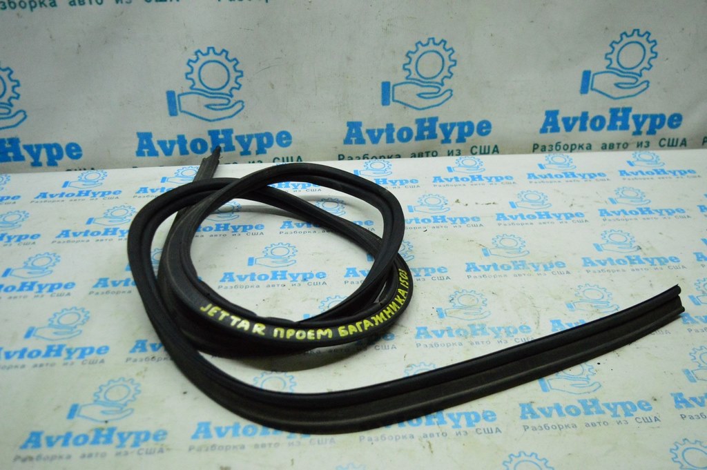 Уплотнитель крышки багажника VW Jetta 11-18 USA