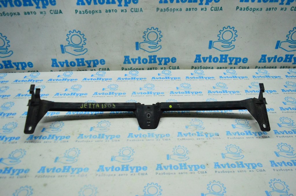 Крепление переднего бампера центральное VW Jetta 15-18 USA