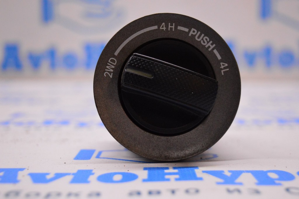 Кнопка включения полного привода на консоли Toyota Sequoia 08-16 AWD