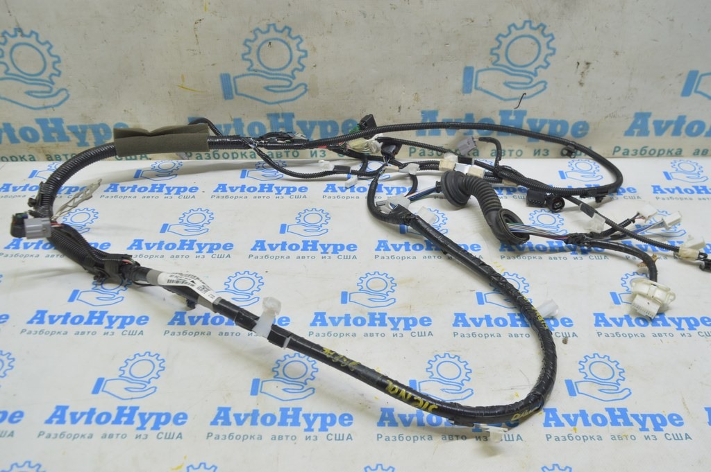 Проводка двери багажника Toyota Sienna 11-20 (01) Реал М