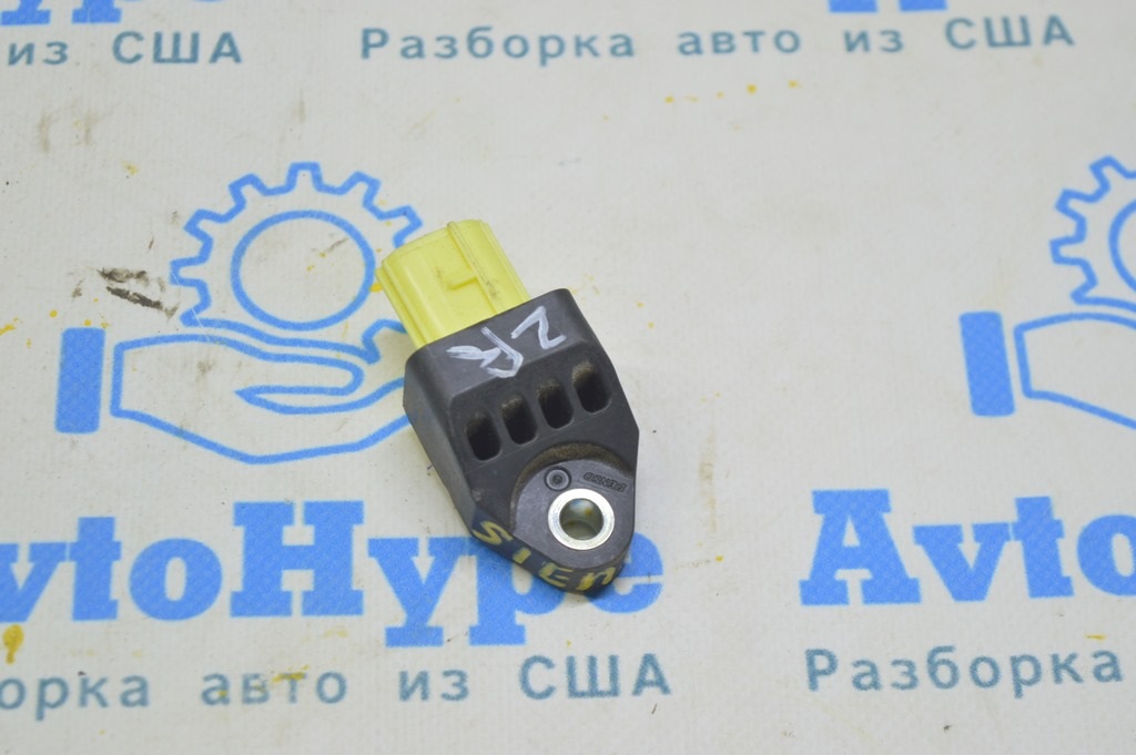 Датчик подушки безопасности задний правый Toyota Sienna 11-16 (01) Реал М