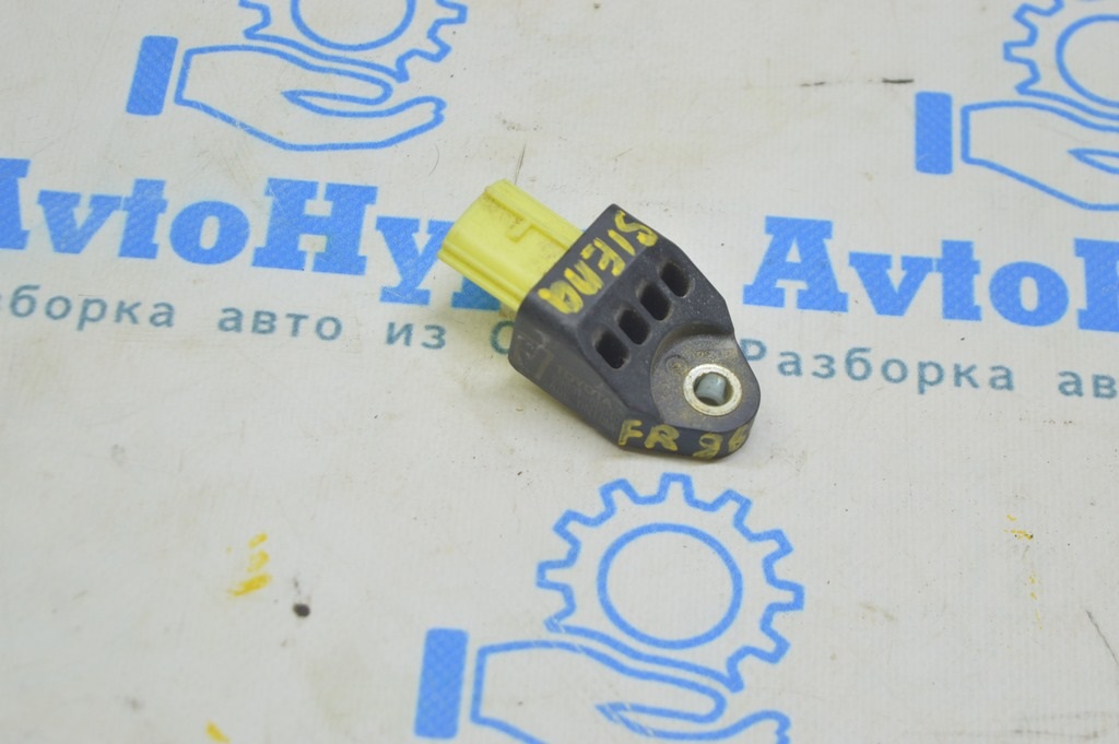 Датчик подушки безопасности дверь правый Toyota Sienna 11-16 (01) Реал М