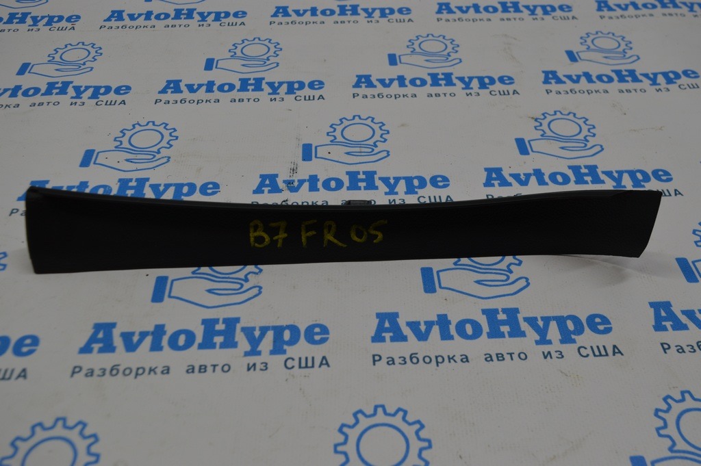 Обшивка передней стойки прав VW Passat b7 USA черн