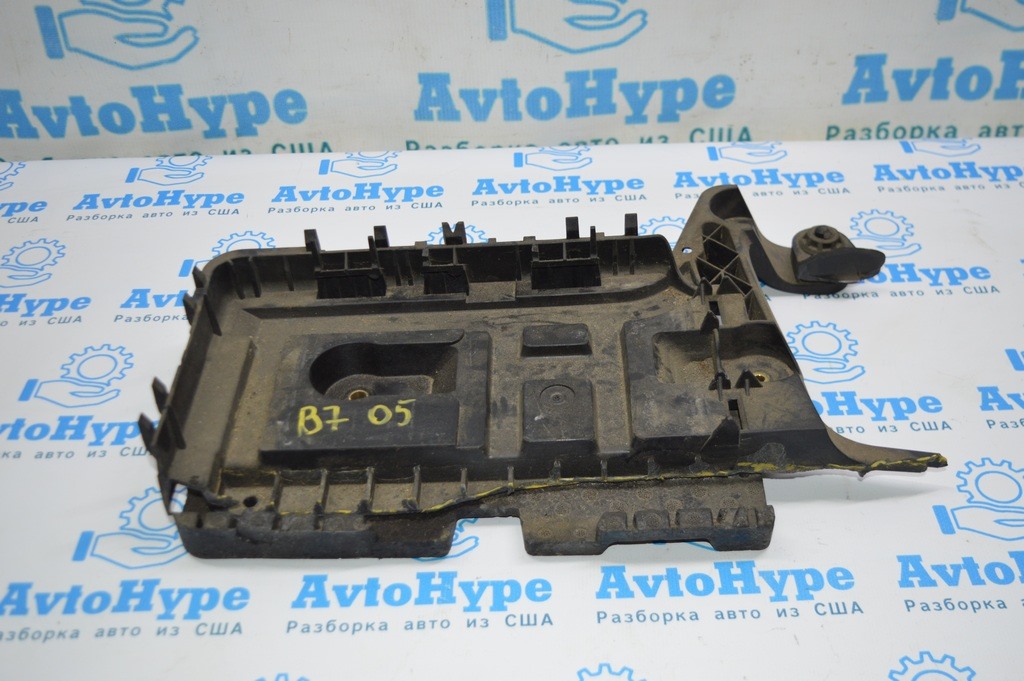 Поддон АКБ VW Passat b7 USA (05) деф.