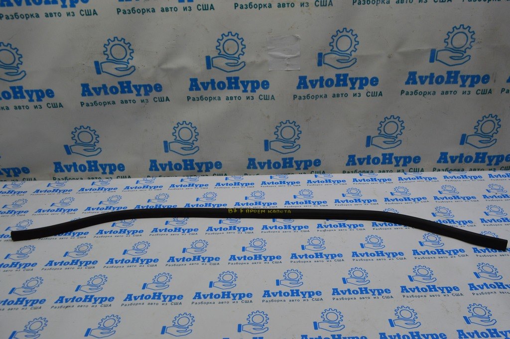 Уплотнитель капота VW Passat b7 USA