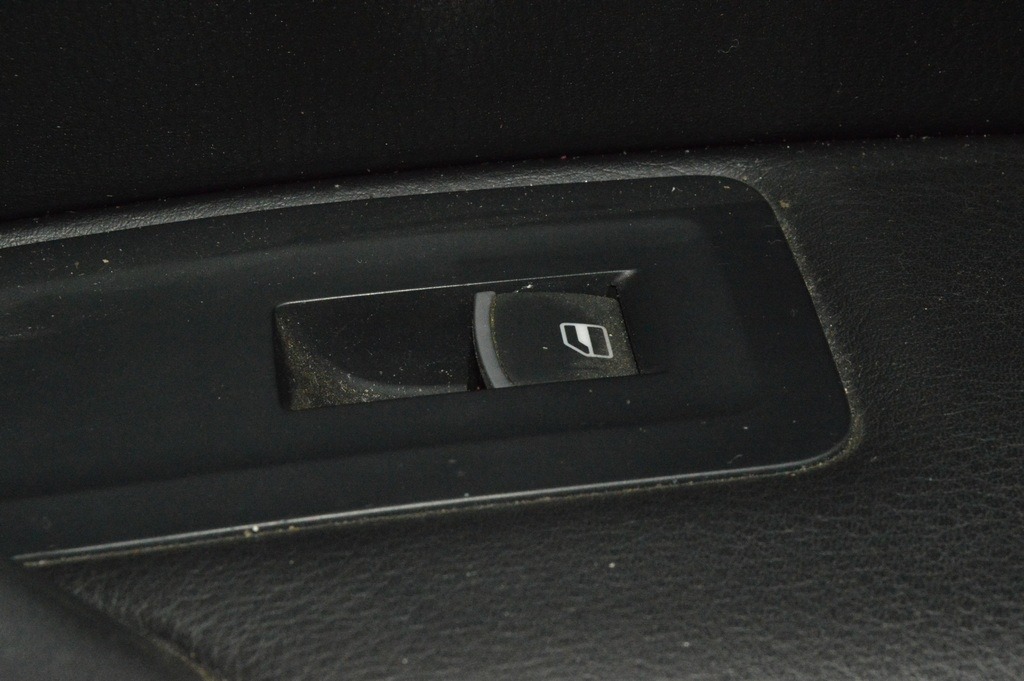 Управление стеклоподъемником перед прав VW Passat b7 USA