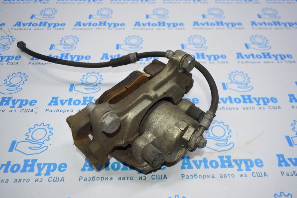 Суппорт перед лев VW Passat b7 USA