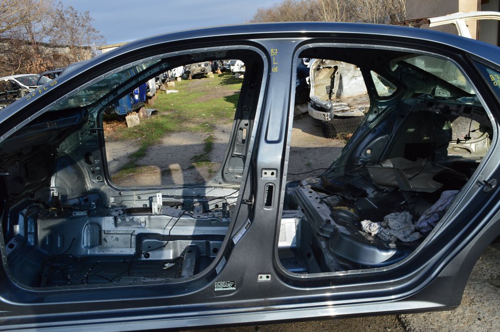 Стойка кузовная центральная левая VW Passat b7 USA (05) графит