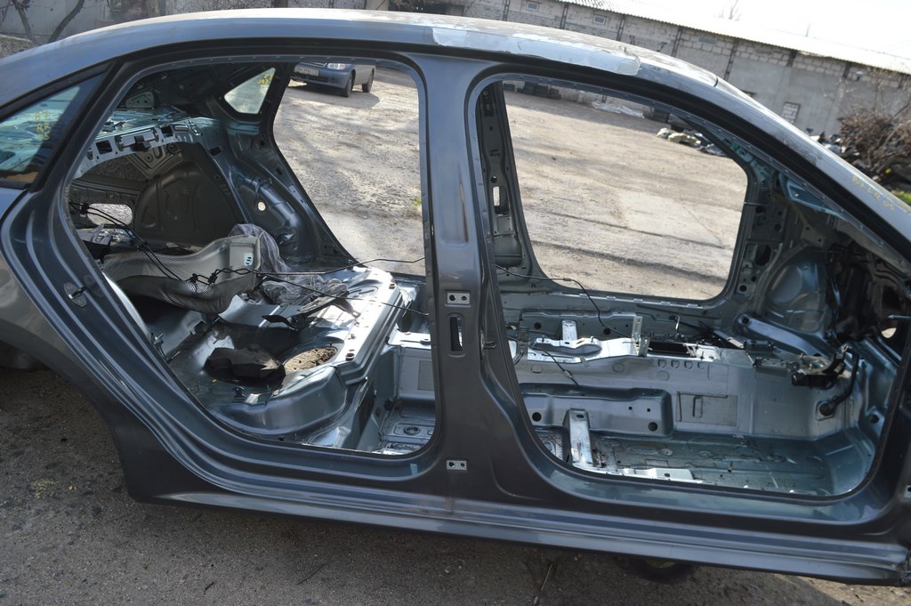 Стойка кузовная центральная правая VW Passat b7 USA (05) графит