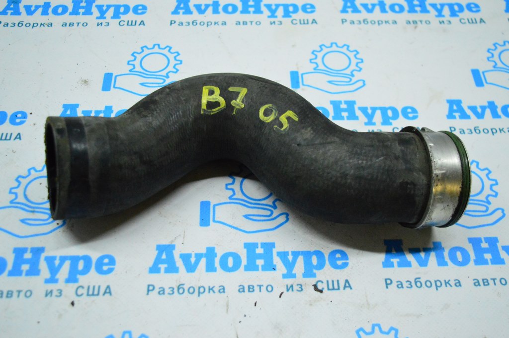 Патрубок воздушный прав перед VW Passat b7 USA 1.8T
