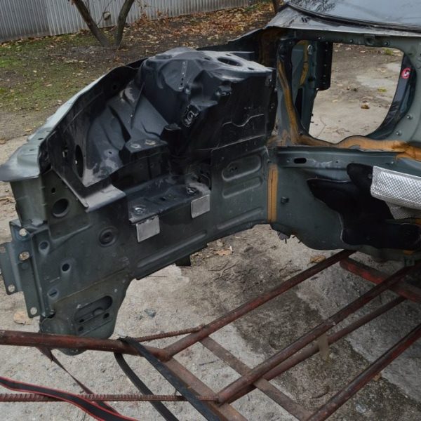 Четверть передняя правая Volvo S90 16- (01) черный цвет