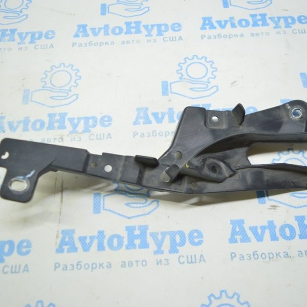 Кронштейн датчика уровня кузова заднего левогоVolvo S90 16-