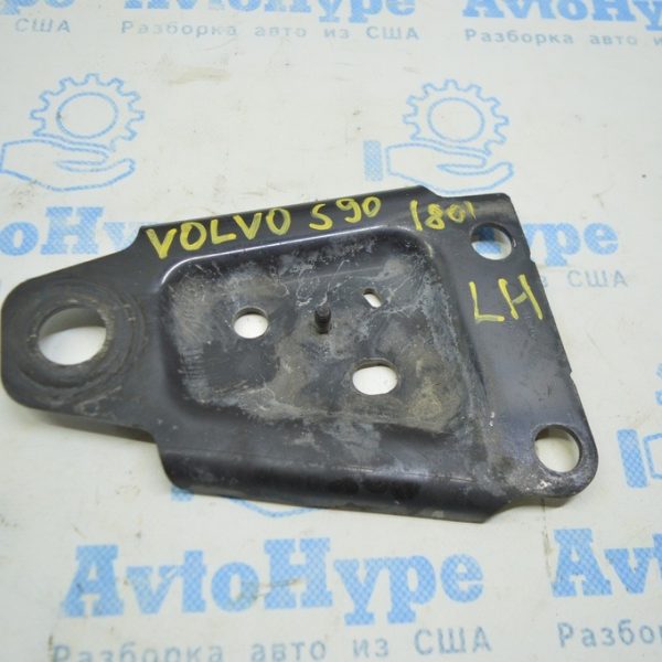 Кронштейн распорки переднего подрамника левый Volvo S90 16-