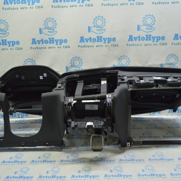 Торпедо передняя панель голая Volvo S90 16- (01) черн, под проекцию, вмятина