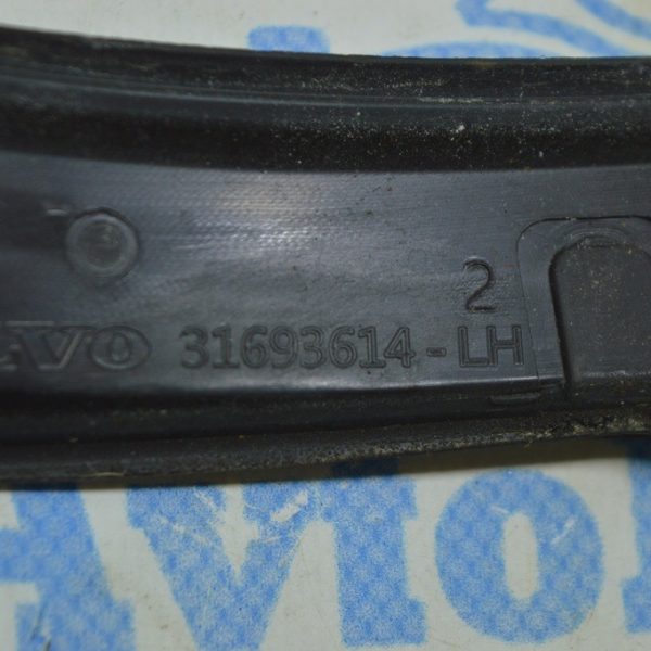 Уплотнитель двери внутренний боковой вертикальный задний левый Volvo S90 16-