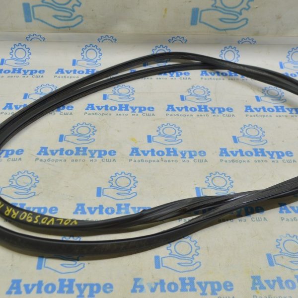 Уплотнитель двери зад прав Volvo S90 16-