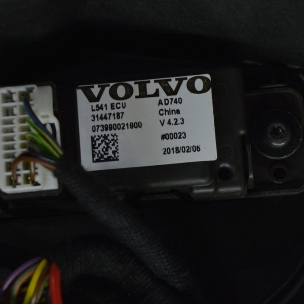 Блок управления шторкой солнцезащитной задней правой двери Volvo S90 16- (01)