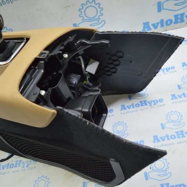 Накладка центральной консоли передняя в цвет Volvo S90 16-