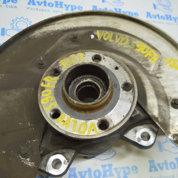 Цапфа передняя правая в сборе со ступицей,кожухом,шаровой Volvo S90 16- (01)