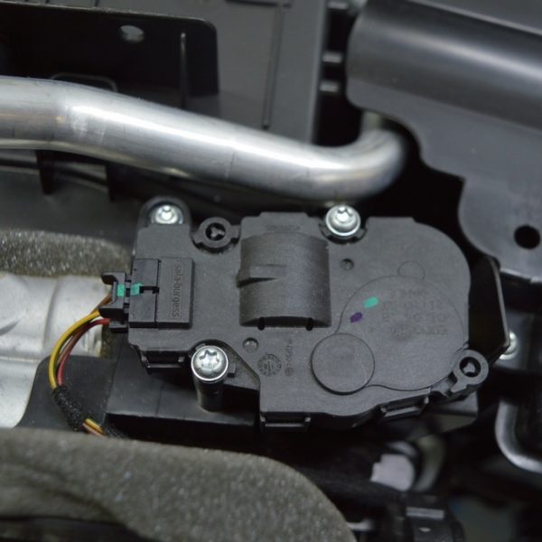 Актуатор моторчик привод печки (вентиляция) Volvo S90 16-