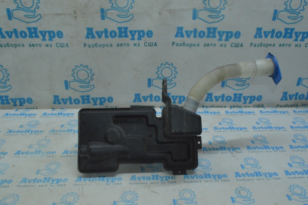 Бачок омывателя VW Tiguan 09-17 с горловиной (08)
