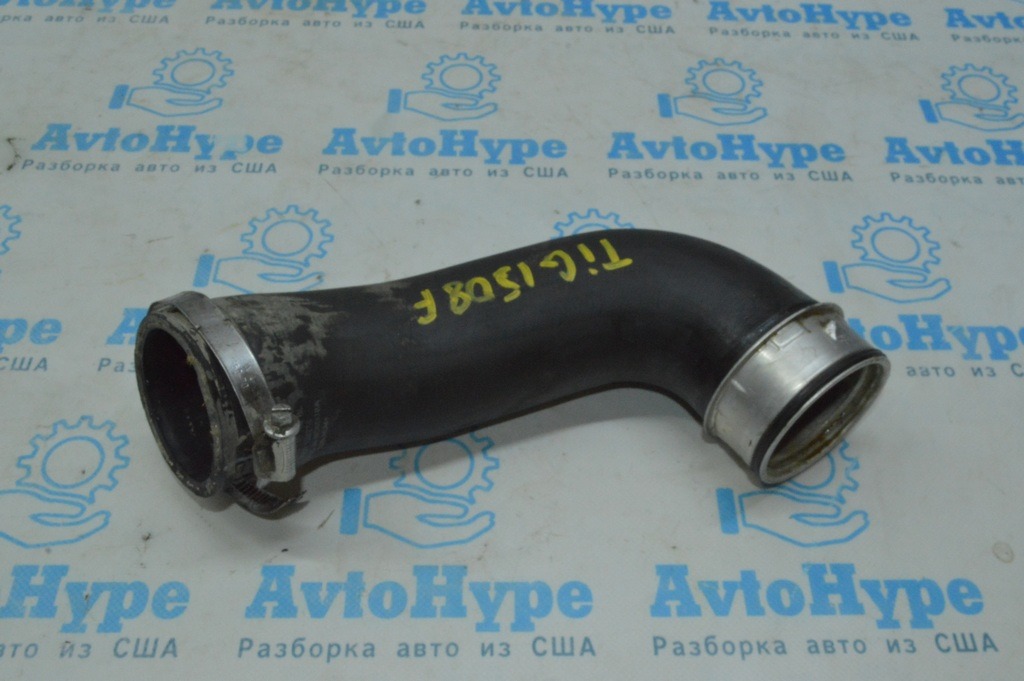 Патрубок воздушный лев VW Tiguan 09-17  на интеркулер