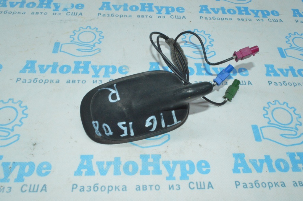 Антенна плавник VW Tiguan 12-17 3 провода (08)