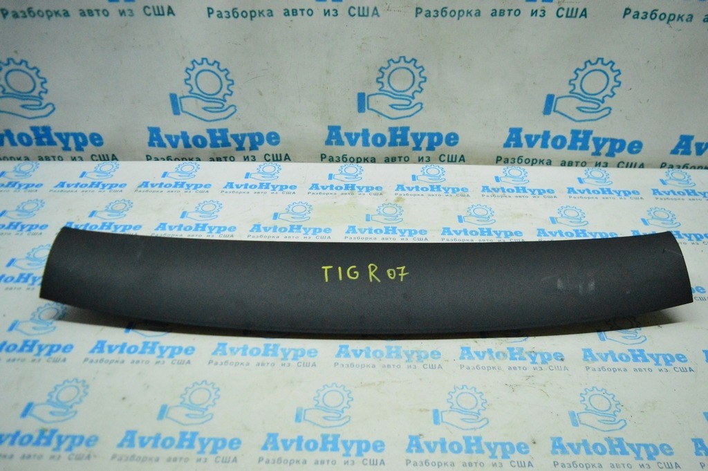 Обшивка двери багажника верх VW Tiguan 09-17 черн