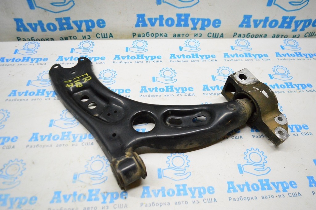 Рычаг нижний перед прав VW Tiguan 09-17 (07) трещины на сайленте