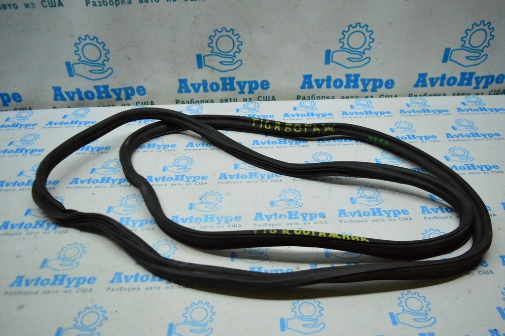 Уплотнитель (резина) двери багажника VW Tiguan 09-17