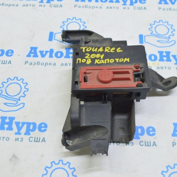 Распределительная плита АКБ VW Touareg 18- подкапотная