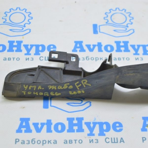 Крепленеие решетки дворников прав VW Touareg 18-