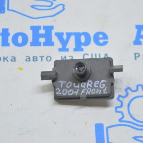 Камера слежения за полосами VW Touareg 18- на лобовом