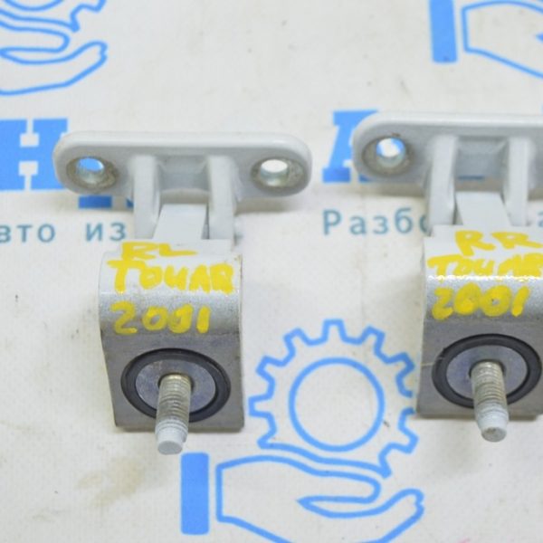 Петля двери багажника правая VW Touareg 18-