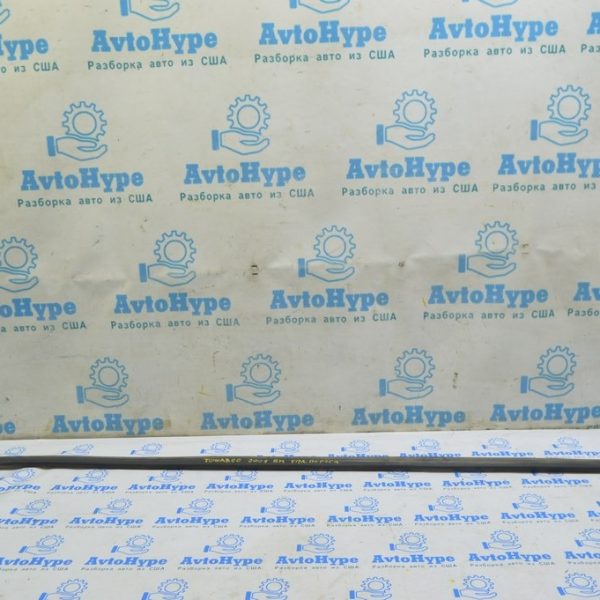 Уплотнитель дверей на пороге правый VW Touareg 18-