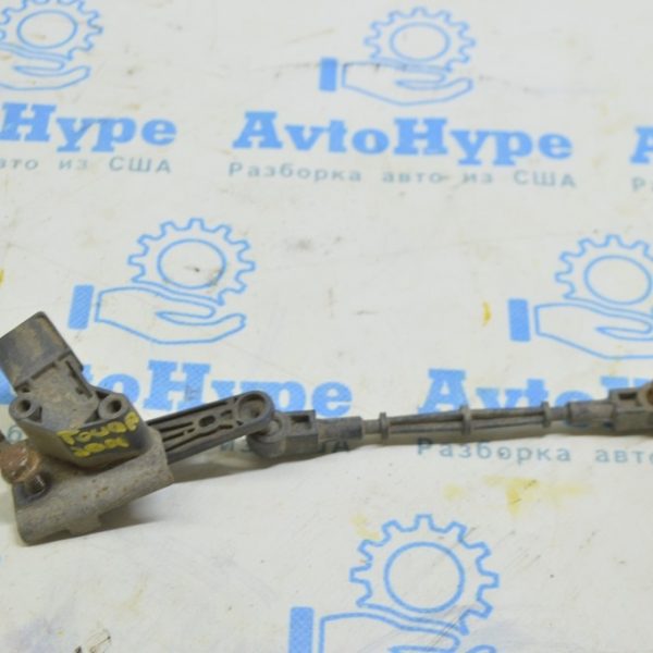 Датчик положения кузова с тяжкой задний лев VW Touareg 18- (01)