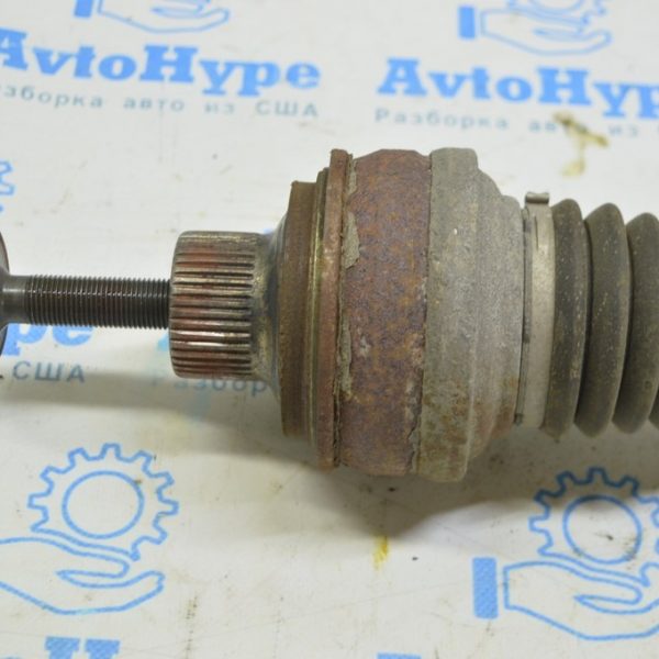 Болт крепления ступицы зад лев VW Touareg 18-