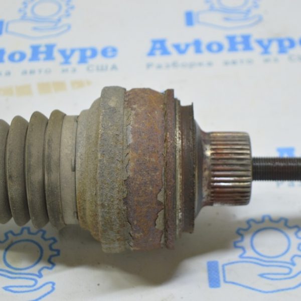 Болт крепления ступицы зад прав VW Touareg 18-