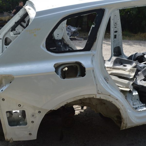 Четверть крыло задняя правая VW Touareg 18- (01) белая