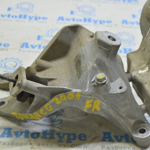 Кронштейн опоры двигателя правый VW Touareg 18- 3.0d