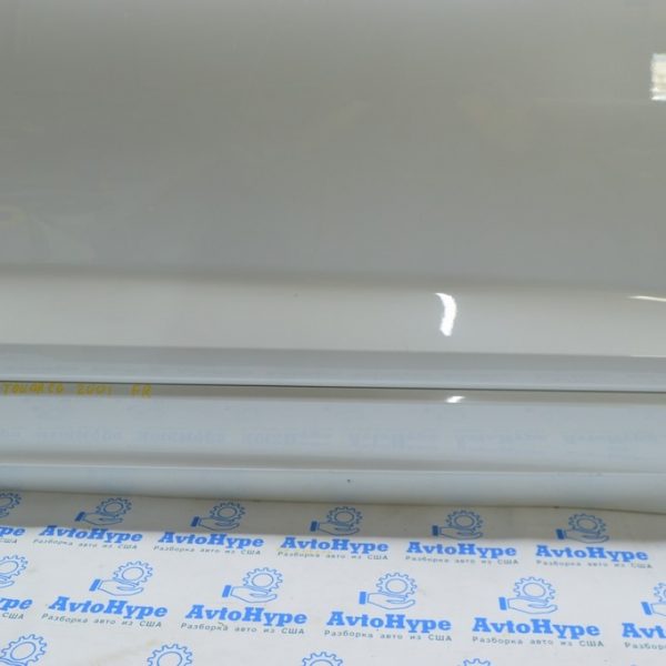 Накладка двери нижняя перед прав VW Touareg 18- белый C9A (01) в цвет