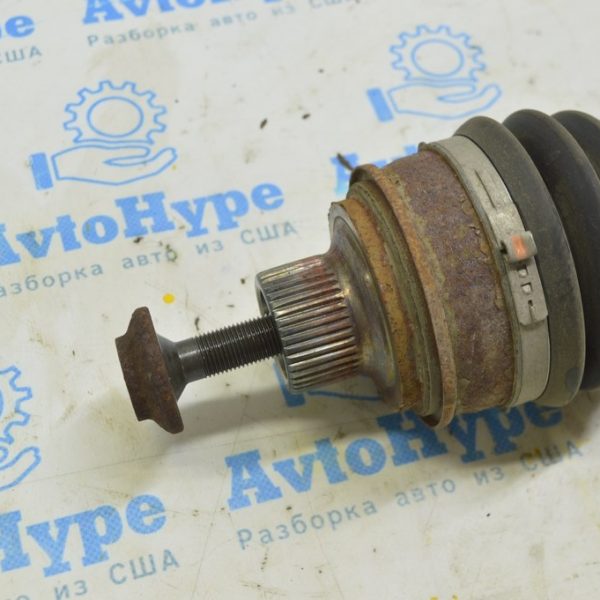 Болт крепления ступицы перед прав VW Touareg 18-