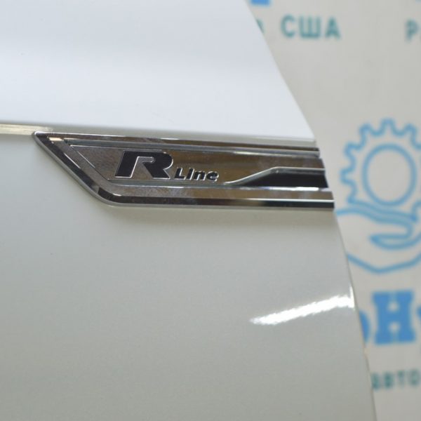 Эмблема RLine двери перед прав VW Touareg 18- хром