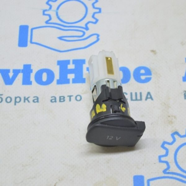 Прикуриватель на обшивке зад прав VW Touareg 18- черн