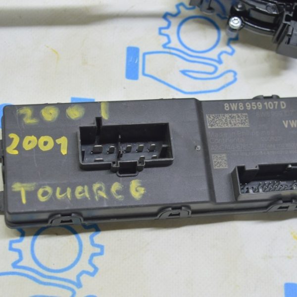 Обшивка арки левая VW Touareg 18- черн